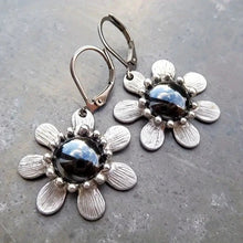 Load image into Gallery viewer, Retro Floral Earrings Women's Fashion