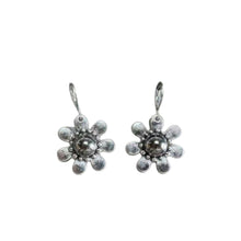Load image into Gallery viewer, Retro Floral Earrings Women's Fashion